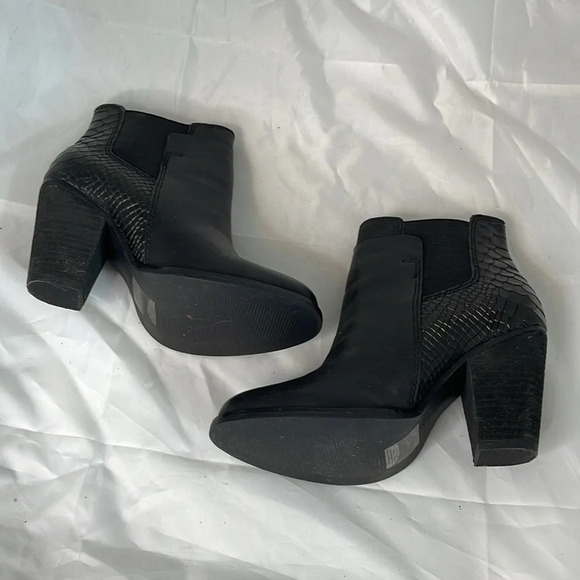 ALDO Western Snake Pattern Ankle Boots Black Genuine Leather Pull-On Size 6 - Picture 4 of 11